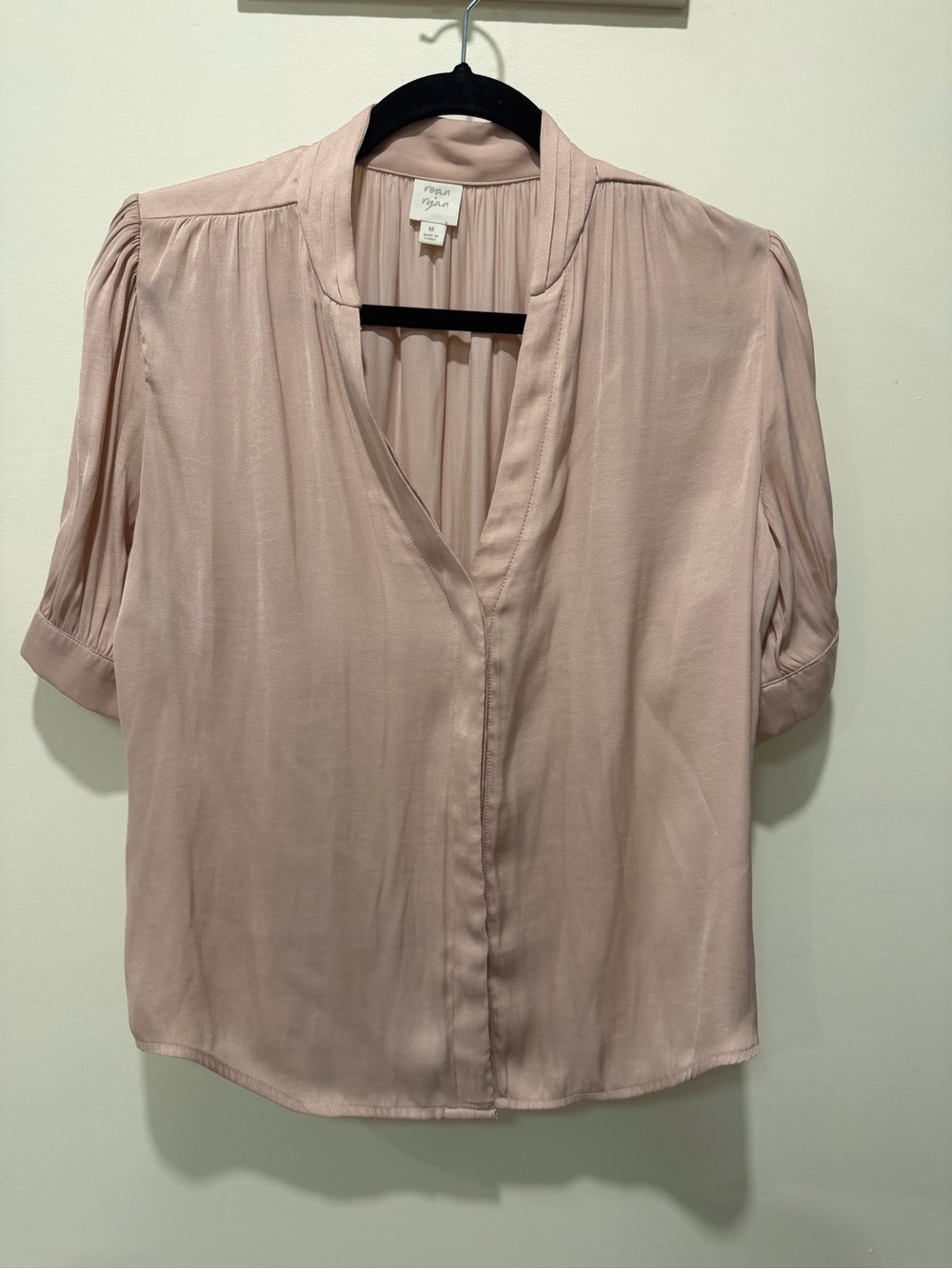 Roan & Ryan Women’s Taupe/Blush V-Neck Blouse - Size M
– Lightly Used